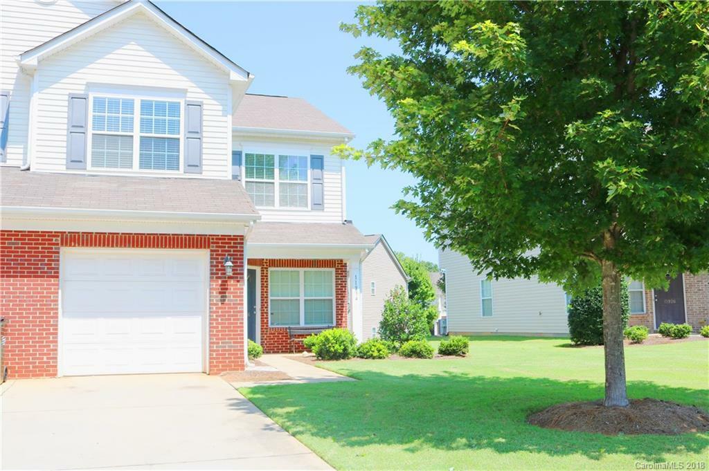 Property Photo: 11934 Stratfield Place Circle NC 28134