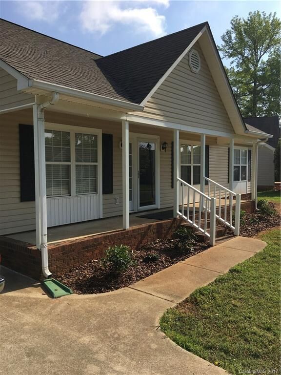 Property Photo:  5907 Country Walk Drive  NC 28212 