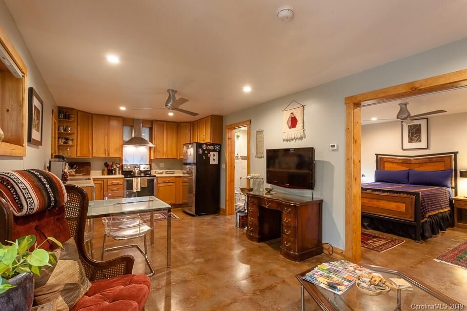 Property Photo:  6 Reynolds Road  NC 28806 