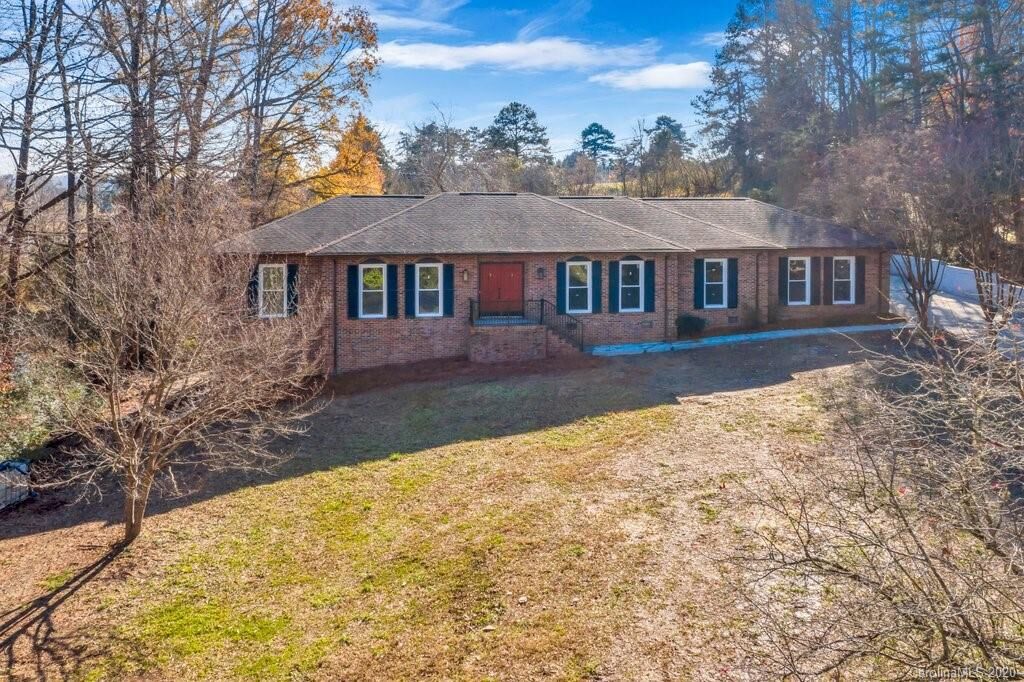 Property Photo:  207 Lamplighter Lane  NC 28120 