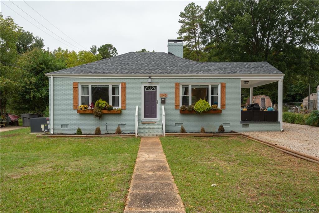 Property Photo: 1240 Skyview Road NC 28208