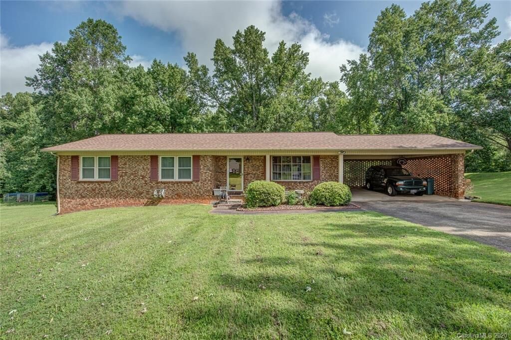 Property Photo: 5307 Canterbury Road NC 28152