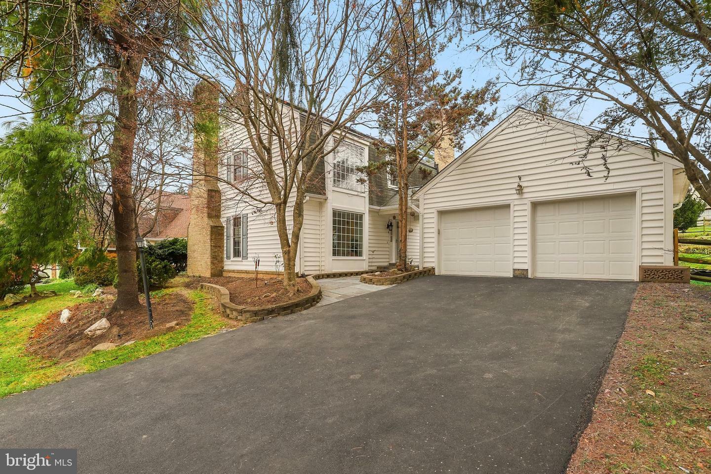 Property Photo:  9817 Meadowcroft Lane  MD 20886 