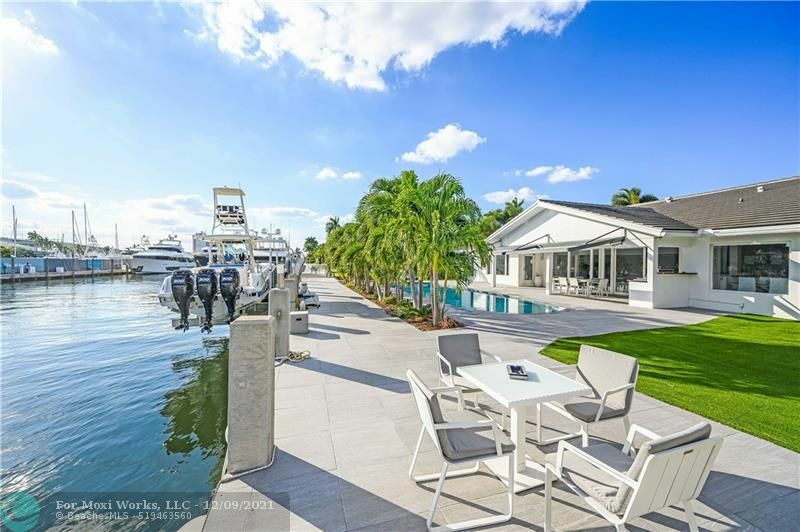 Property Photo: 2540 Mercedes Drive FL 33316