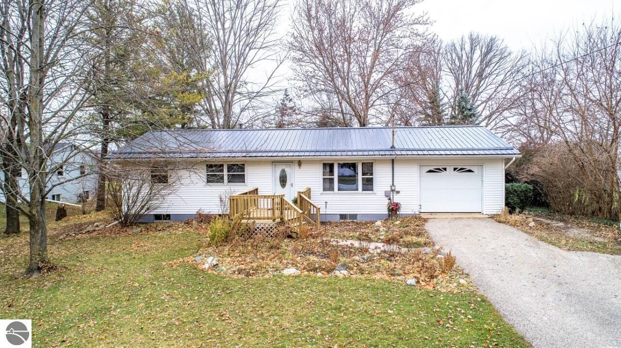 Property Photo: 873 E Remus Road MI 48858