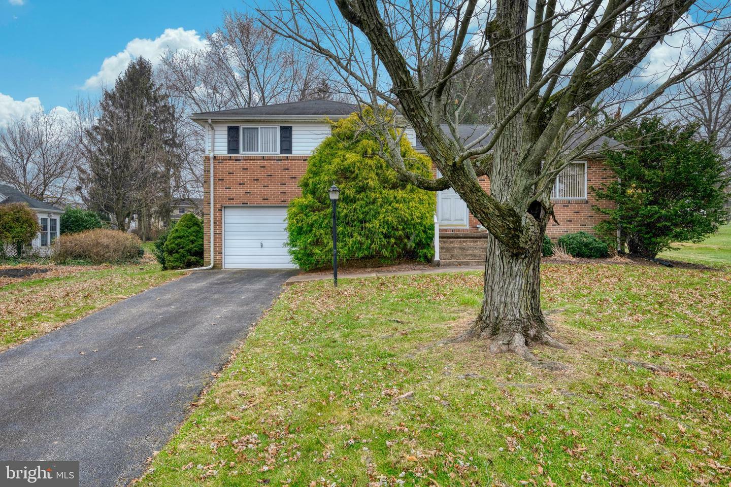 Property Photo:  675 New School Lane  PA 17313 