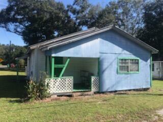 Property Photo: 702 E Chestnut Avenue FL 32539