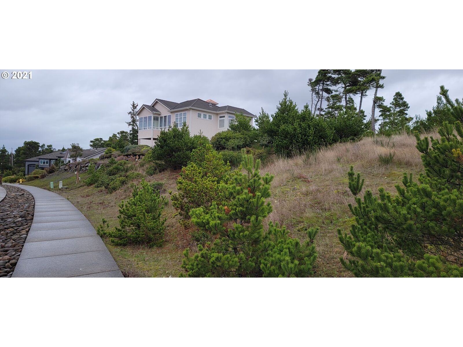 Property Photo: 37 Bonnett 37 OR 97439
