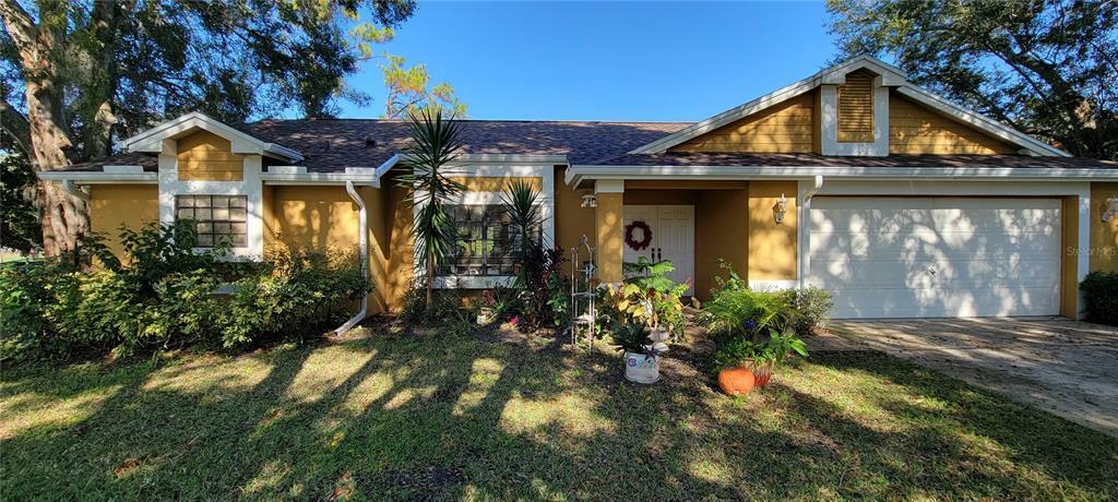 Property Photo:  8109 Golf Club Court  FL 34667 