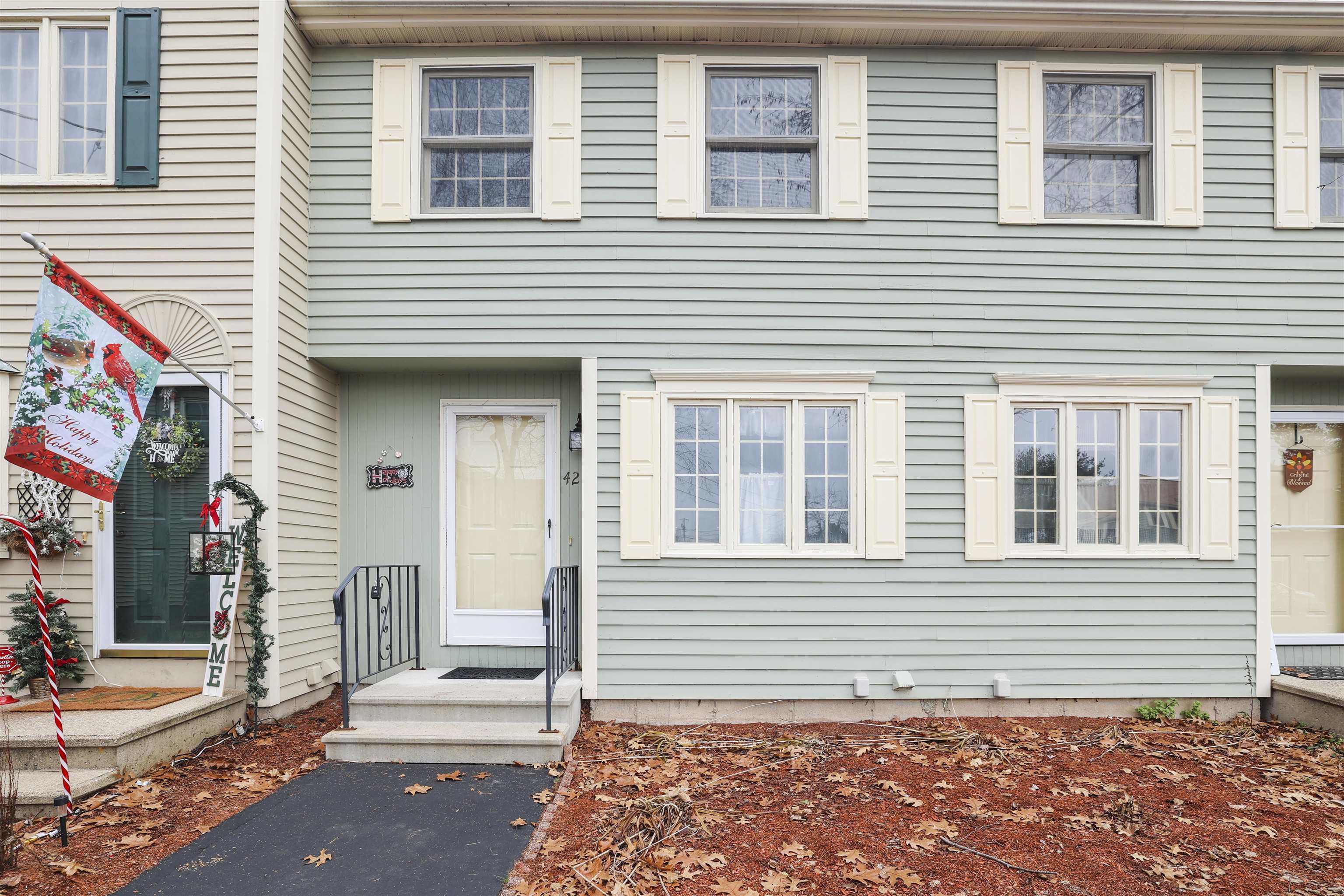 Property Photo: 427 Fox Hollow Drive NH 03051