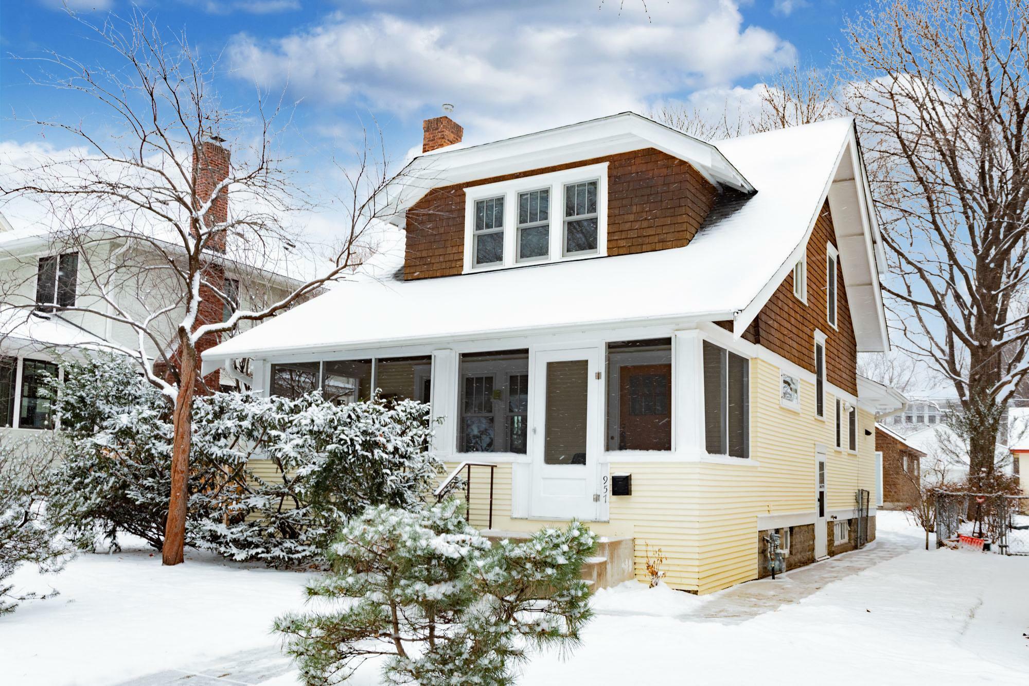 Property Photo:  957 Osceola Avenue  MN 55105 