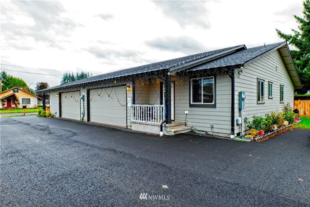 Property Photo: 609 S Washington Avenue A/B WA 98531