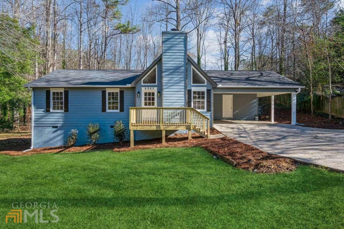Property Photo: 6263 Oakleaf Drive GA 30542
