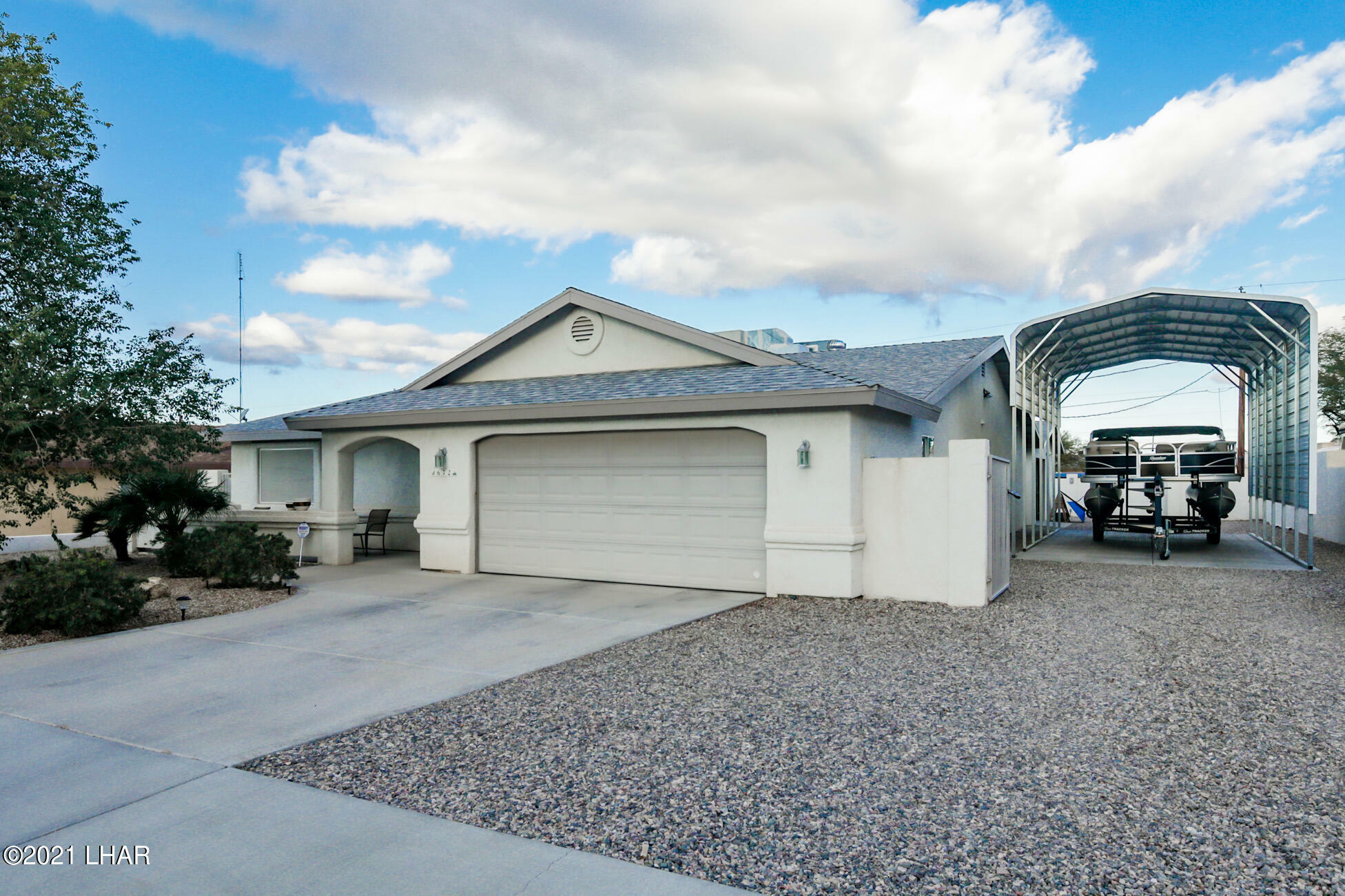 Property Photo:  672 Apache Dr  AZ 86406 