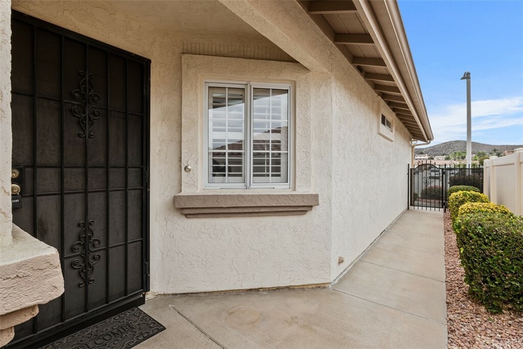 Property Photo:  27464 Calle Haberio  CA 92585 