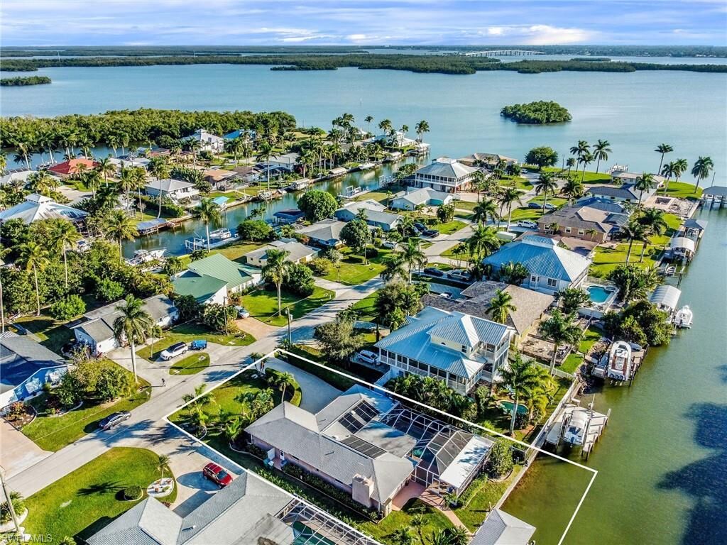 Property Photo: 412 Samar Ave FL 34113