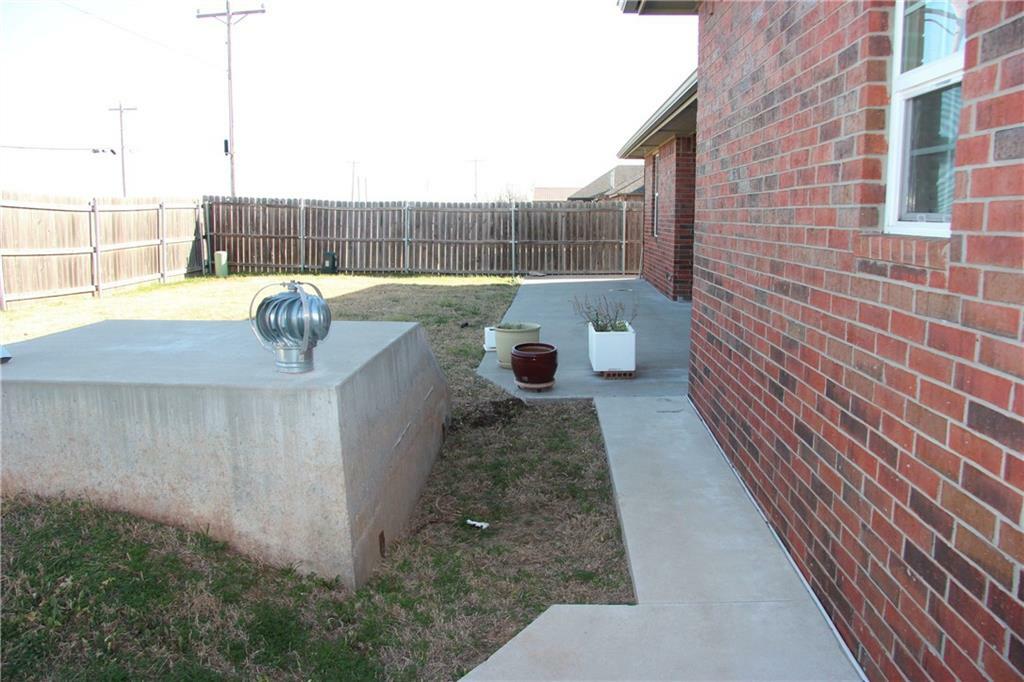 Property Photo:  701 SW 149th Place  OK 73170 