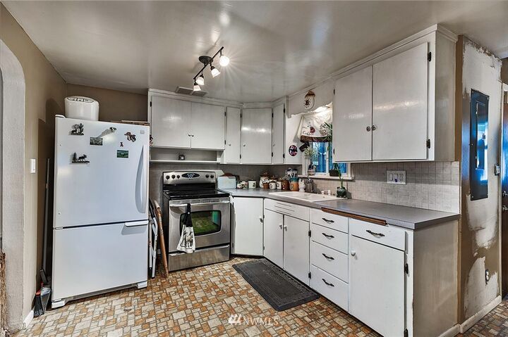 Property Photo: 320 127th Street E WA 98445