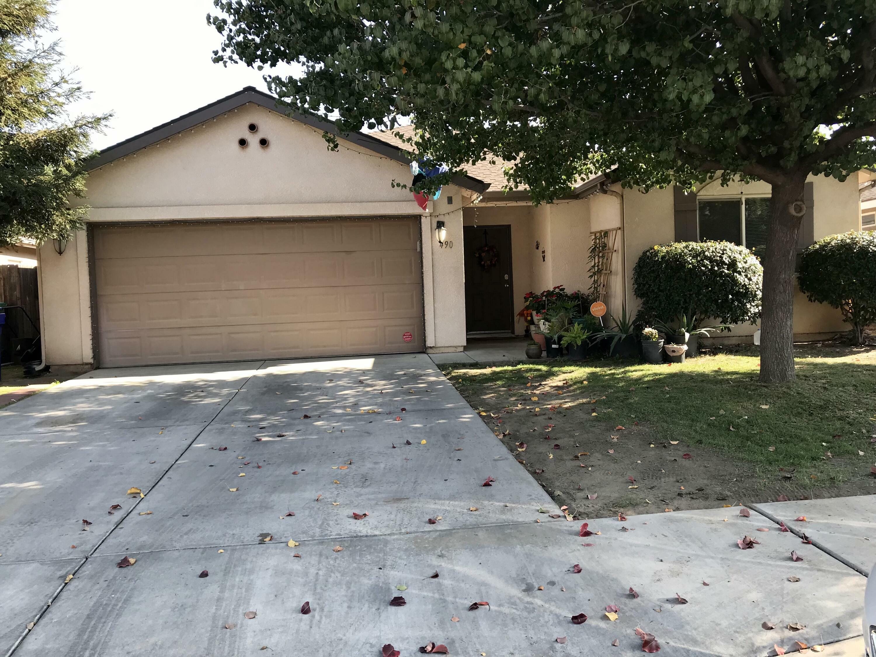 490 S Cloverleaf Street  Porterville CA 93257 photo