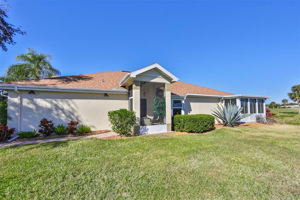 Property Photo:  2303 New Orchard Court  FL 33573 