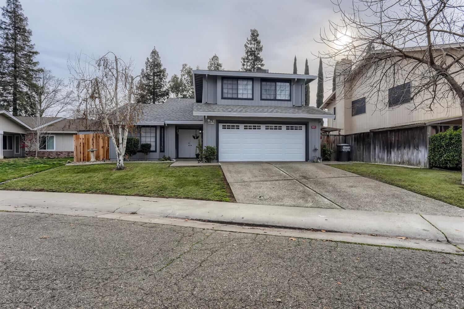 Property Photo:  8917 Liscarney Way  CA 95828 