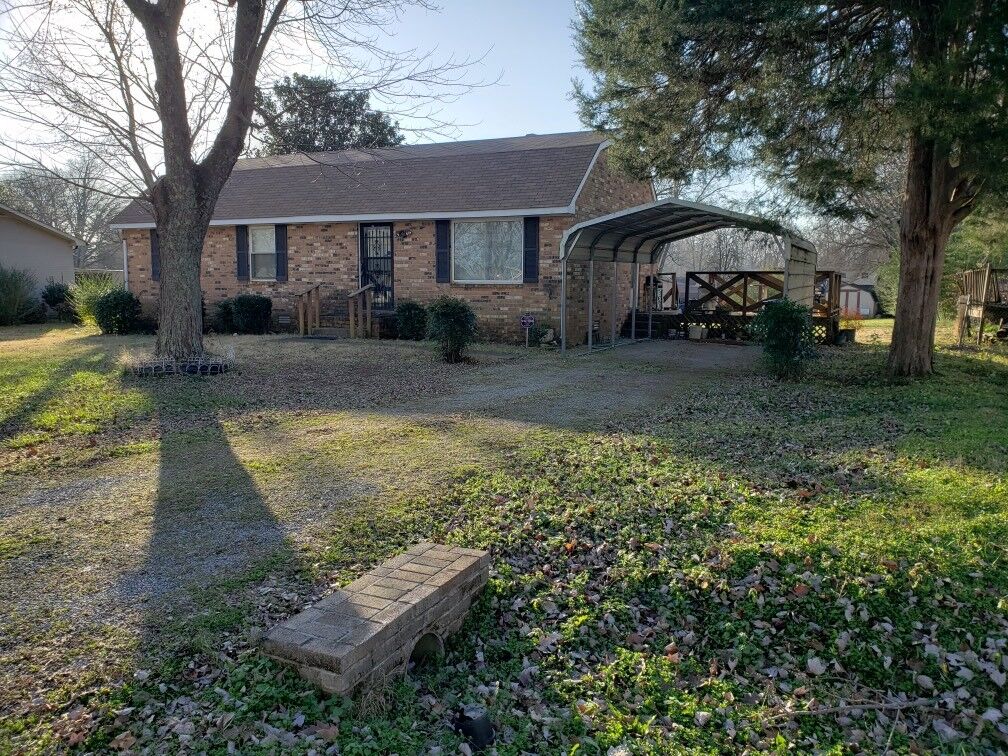 Property Photo: 1806 Bartway Dr TN 37130