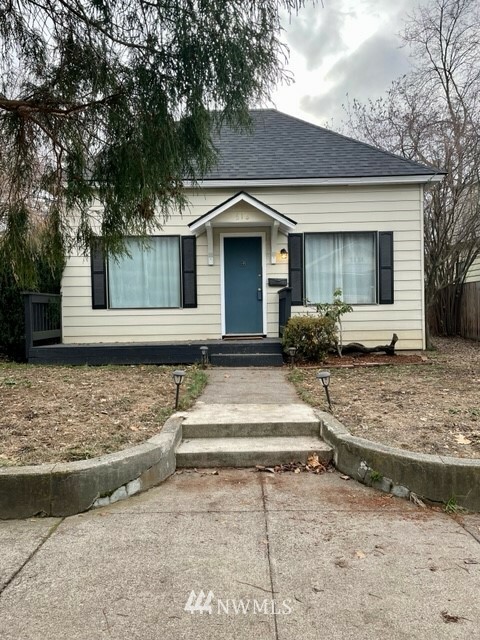 Property Photo: 616 Pleasant Street WA 99362