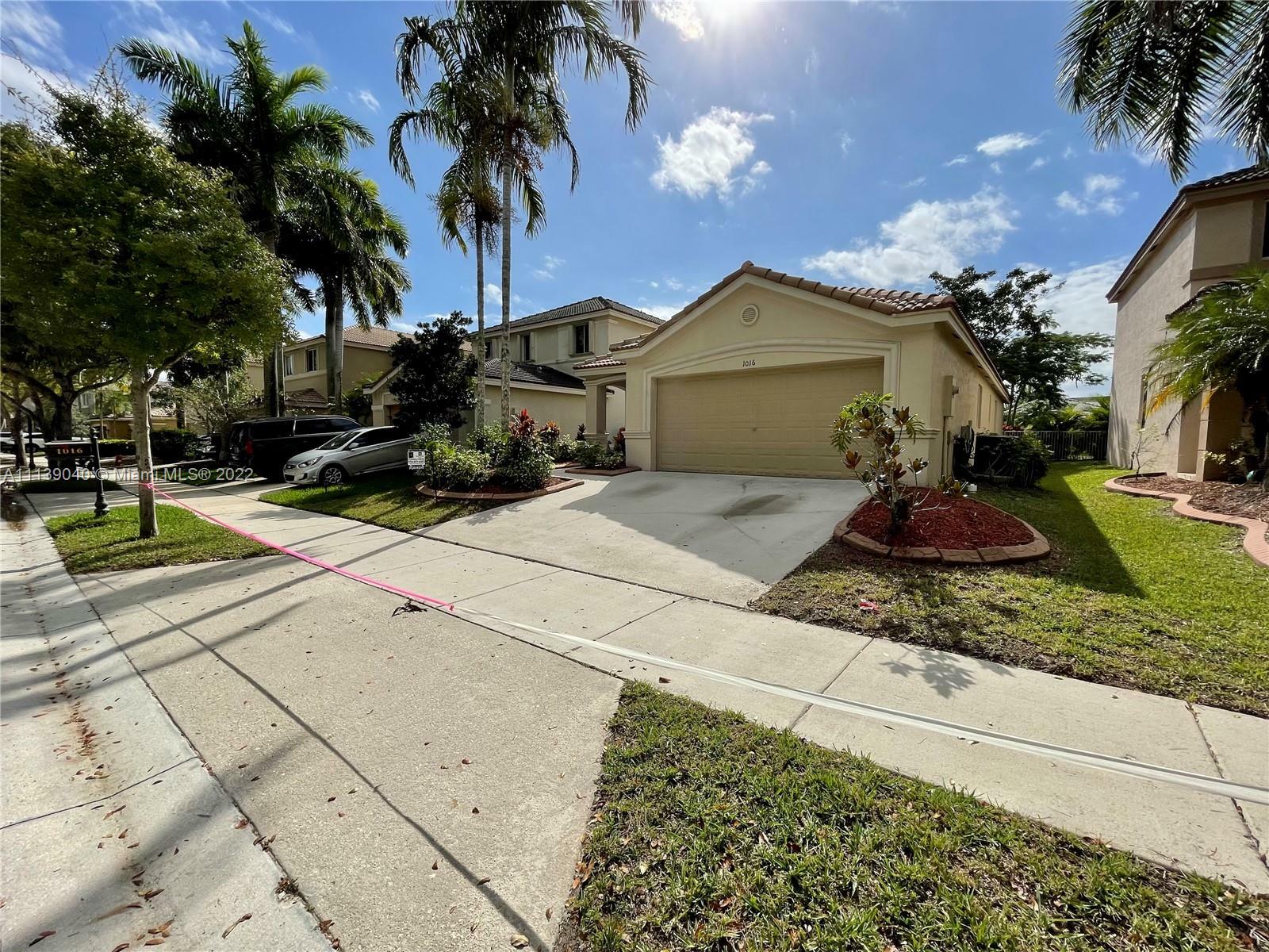 Property Photo:  1016 Golden Cane Dr  FL 33327 