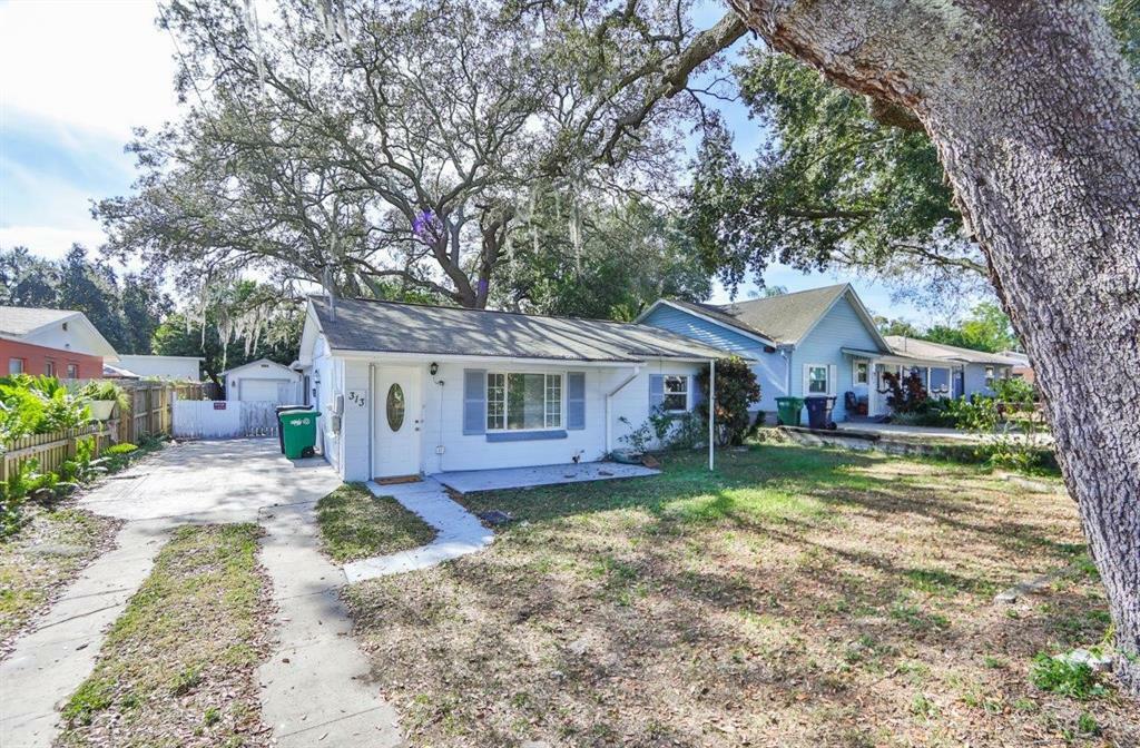 Property Photo:  313 E Seneca Avenue  FL 33612 