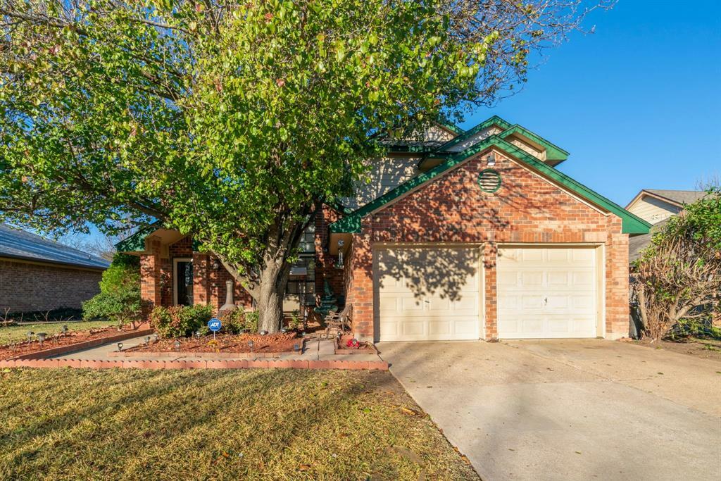 Property Photo:  5116 Yaupon Drive  TX 76018 