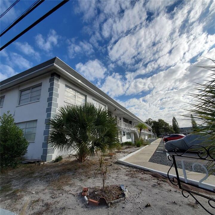 Property Photo:  