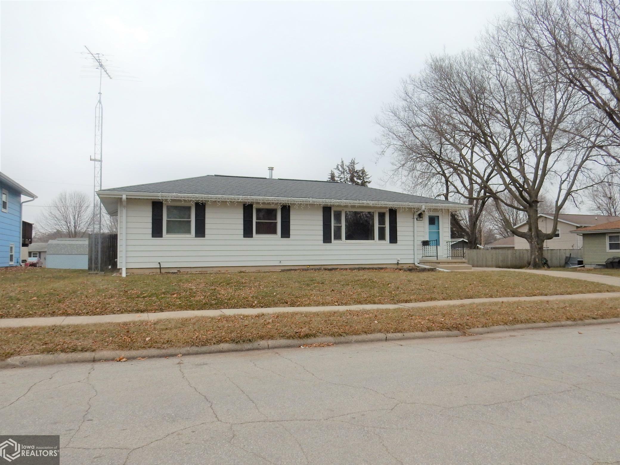 Property Photo:  2018 Floyd Avenue  IA 50126 