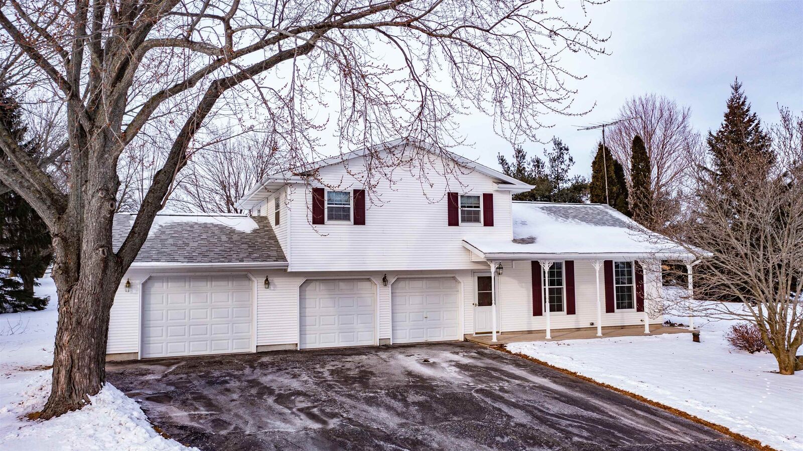 Property Photo:  N633 County Rd M  WI 54944-8725 