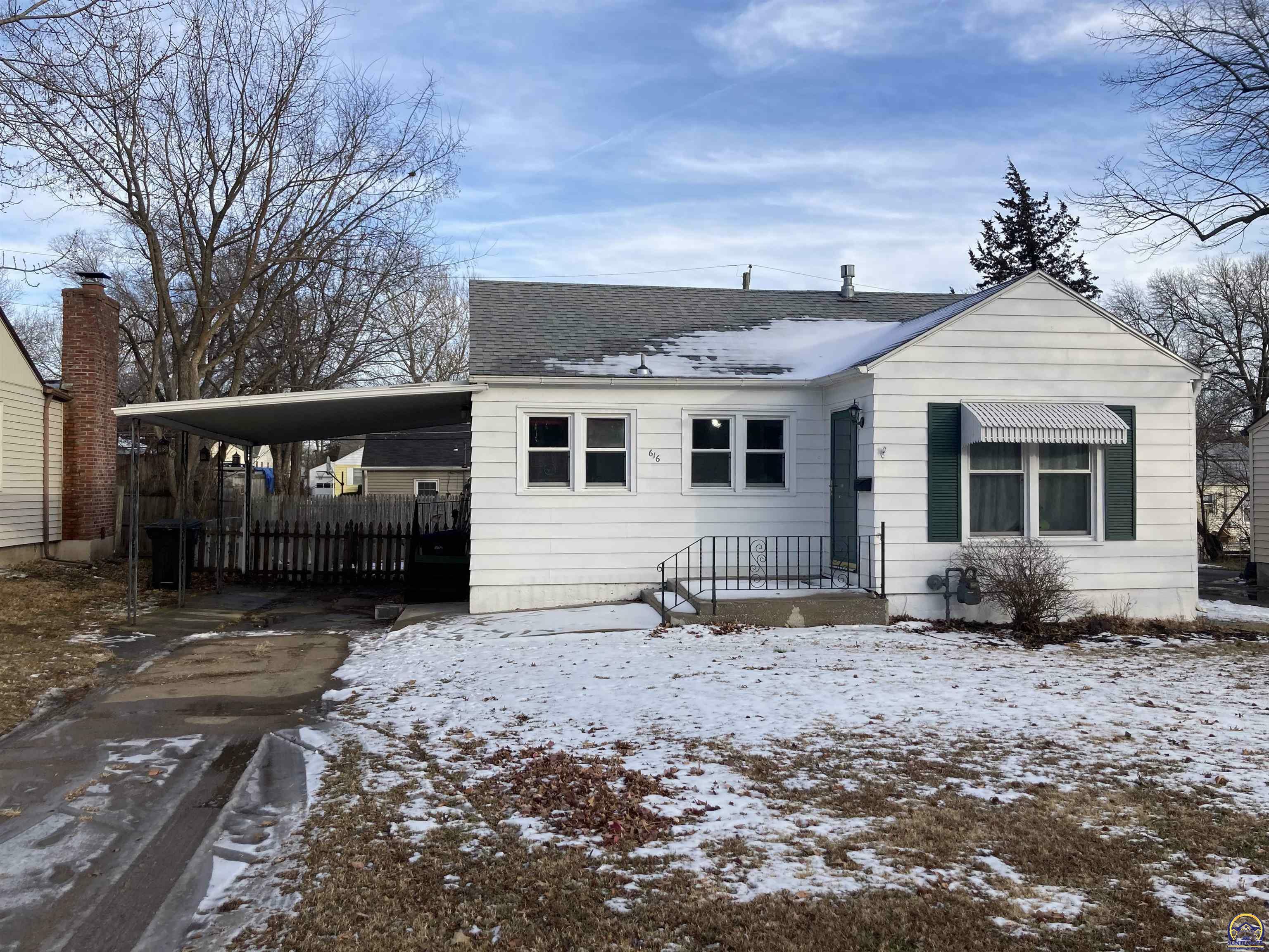 Property Photo:  616 SW Warren Ave  KS 66606 