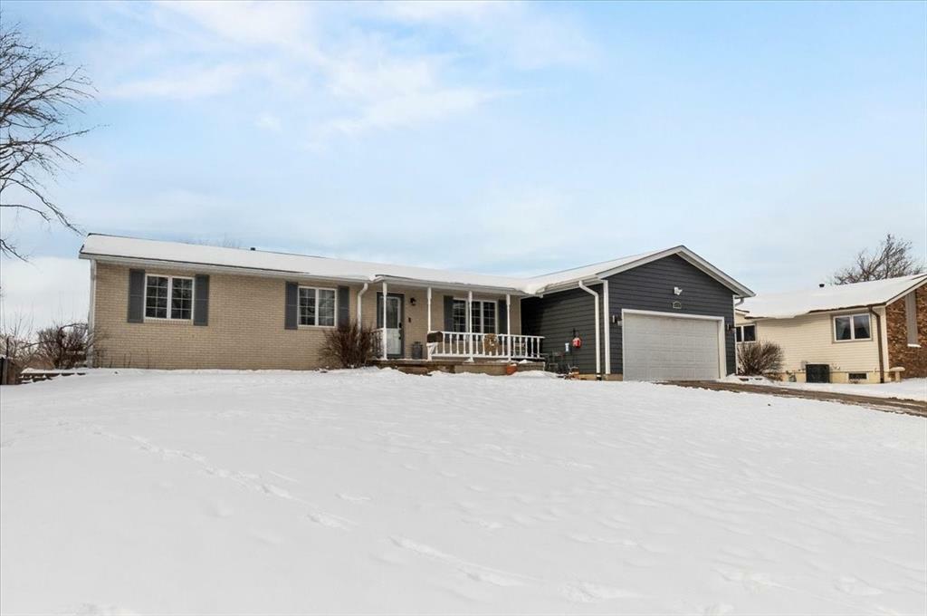 Property Photo: 4024 Charter Oak Lane SE IA 52403