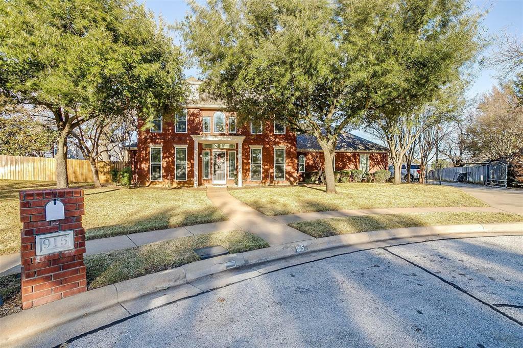 Property Photo:  915 Bluebird Court  TX 76028 