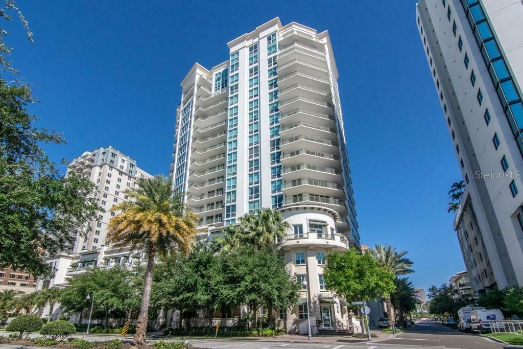 Property Photo:  450 Knights Run Avenue 1201  FL 33602 