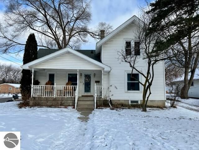 Property Photo:  910 W Superior Street  MI 48801 