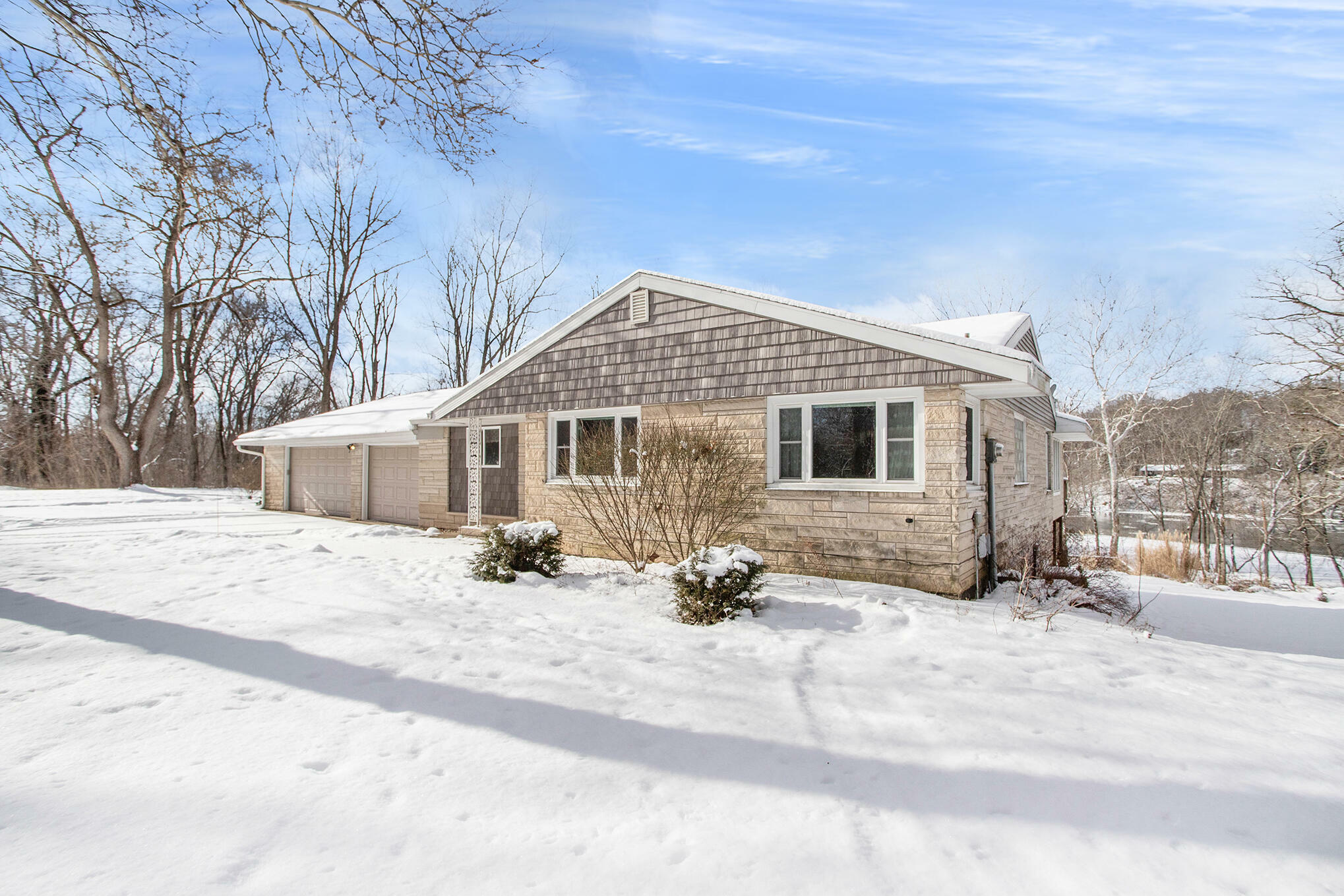 Property Photo:  1564 Cedar Point Drive  MI 49120 