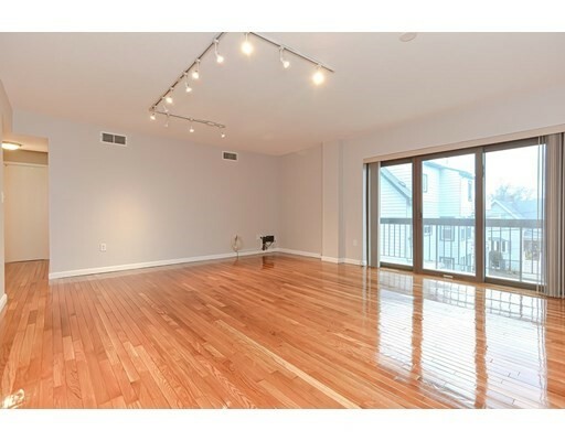 Property Photo: 12 Chancery Ct. 204 MA 01902