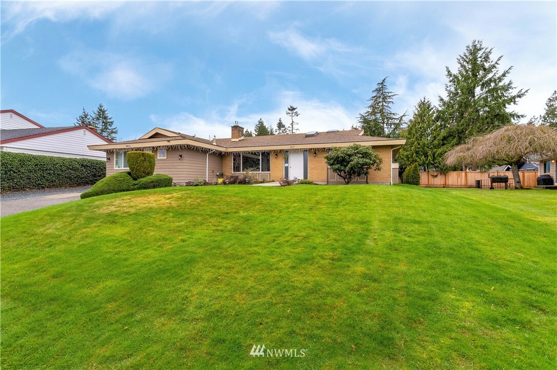 Property Photo:  3815 Hampton Way  WA 98032 