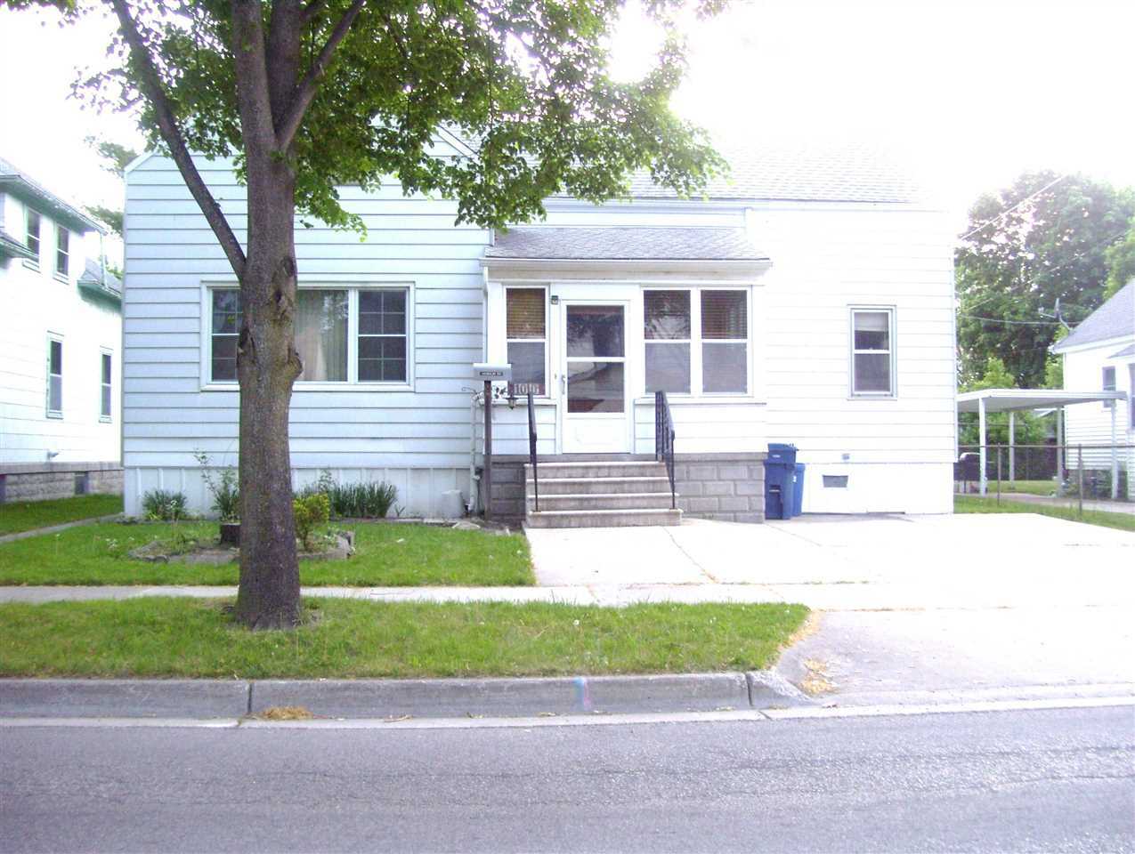 Property Photo:  1010 Michigan Ave  MI 48708 