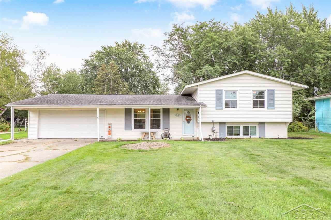 Property Photo:  1222 Farmbrook  MI 48638 