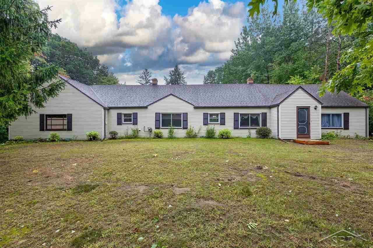 Property Photo:  6990 E Townline Road  MI 48415 