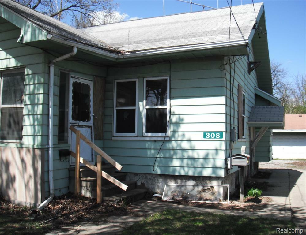 Property Photo:  308 W Flint  MI 48423 1054 