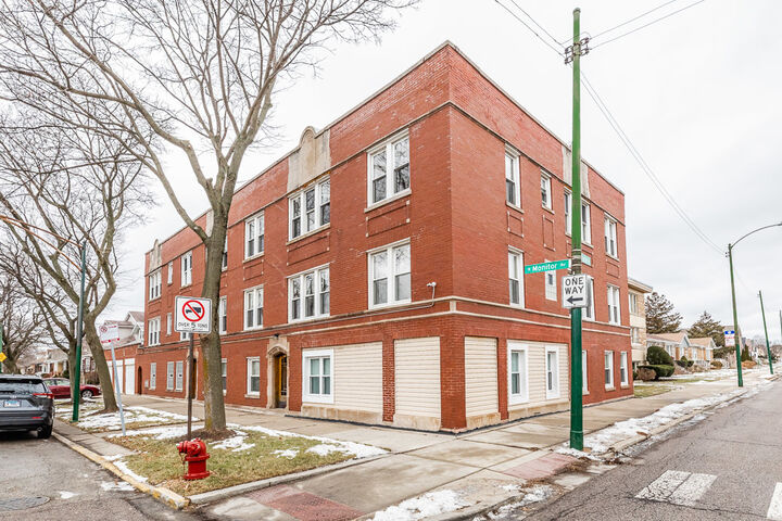 5148 N Monitor Avenue 202  Chicago IL 60630 photo