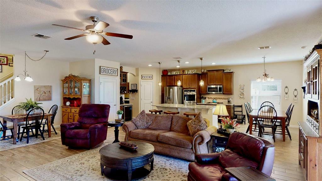 Property Photo:  2409 Riviera Lane  FL 34715 