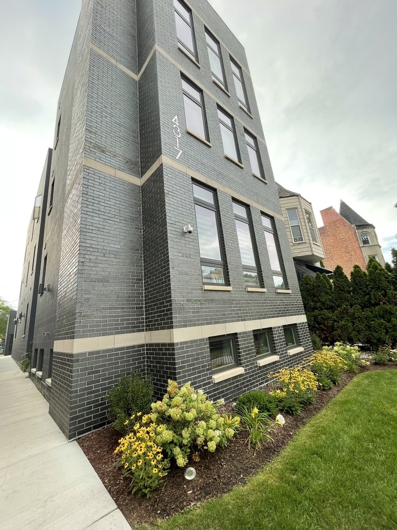 4317 S Forrestville Avenue 3  Chicago IL 60653 photo