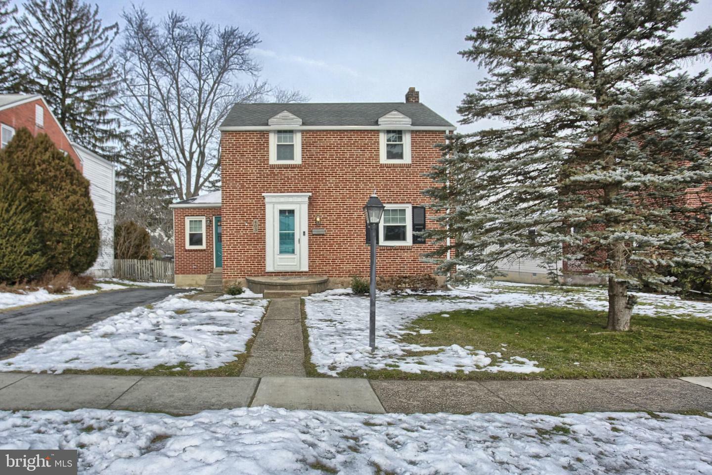 Property Photo:  403 Woodland Avenue  PA 17070 