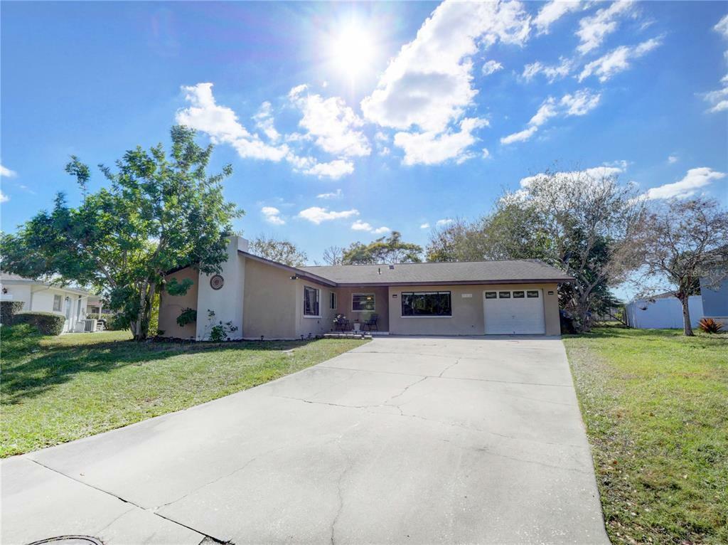 Property Photo: 253 Manor Road FL 34293